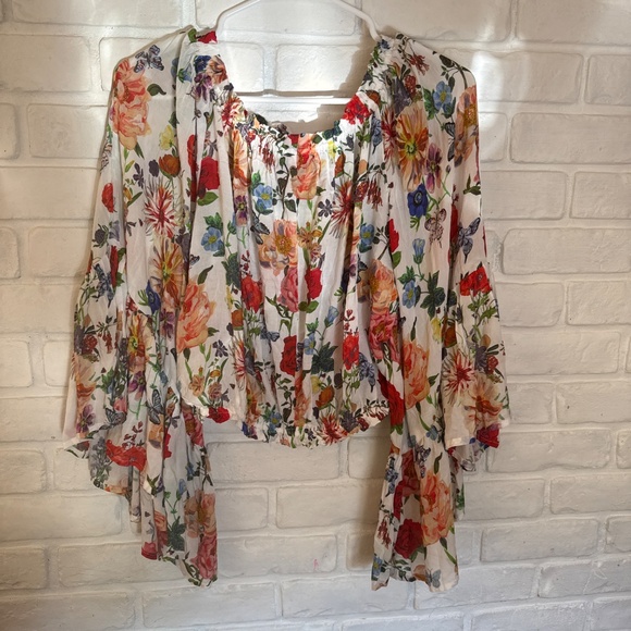 Vici butterflies and flowers top - Picture 3 of 4